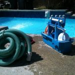 vider-piscine-tuyaux-arrosage