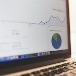 Quelle plateforme propose un suivi de l'évolution du cours des matières premières ?