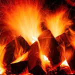 Comment brûler des bûches compressées ?