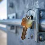 comment bloquer une serrure de l'exterieur ?