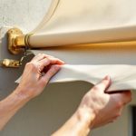 découvrez comment installer un store banne sans perçage facilement grâce à nos conseils pratiques et astuces pour une fixation rapide et sans dommage.